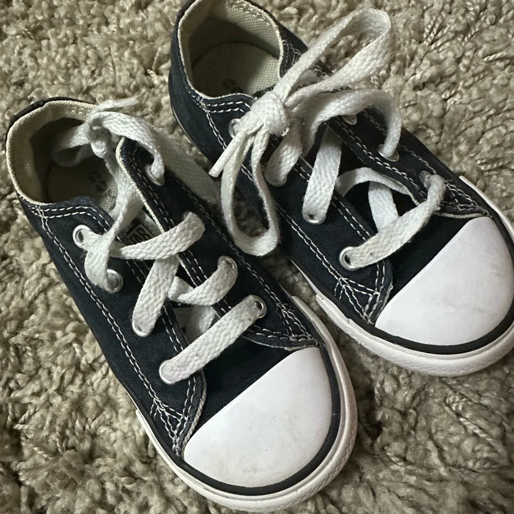 Toddler size 8 converse sneaker